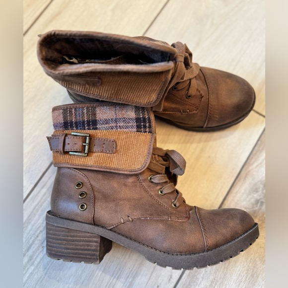 Like New! ROCK & CANDY by ZIGI Tan Sonni Lace Up Boots with Plaid Accent - Picture 3 of 7